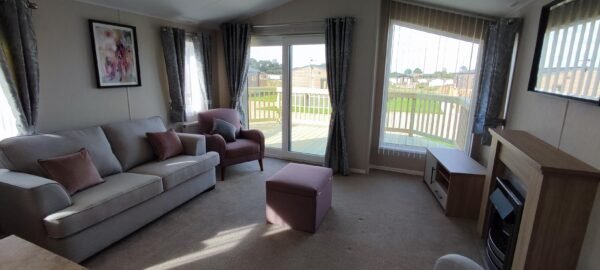 New Willerby Waverley (42' x 14') - Image 2