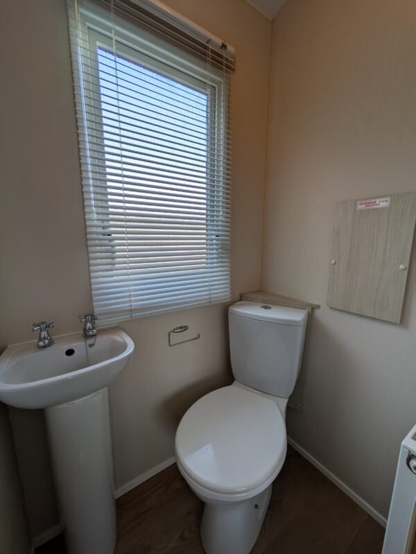 2012 Willerby Granada (38' x 12') - Image 8
