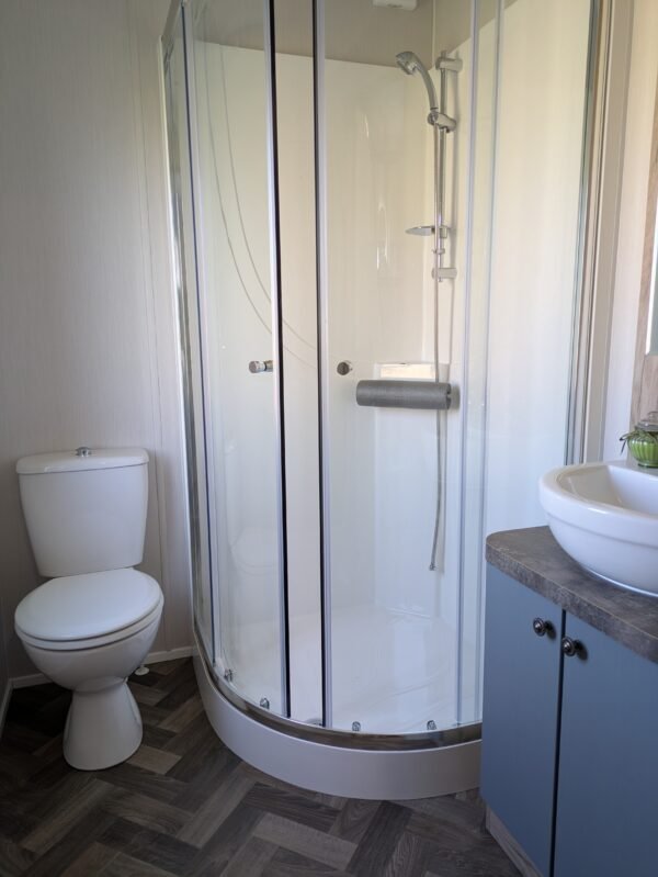 New Willerby Clearwater (40' x 20') - Image 8