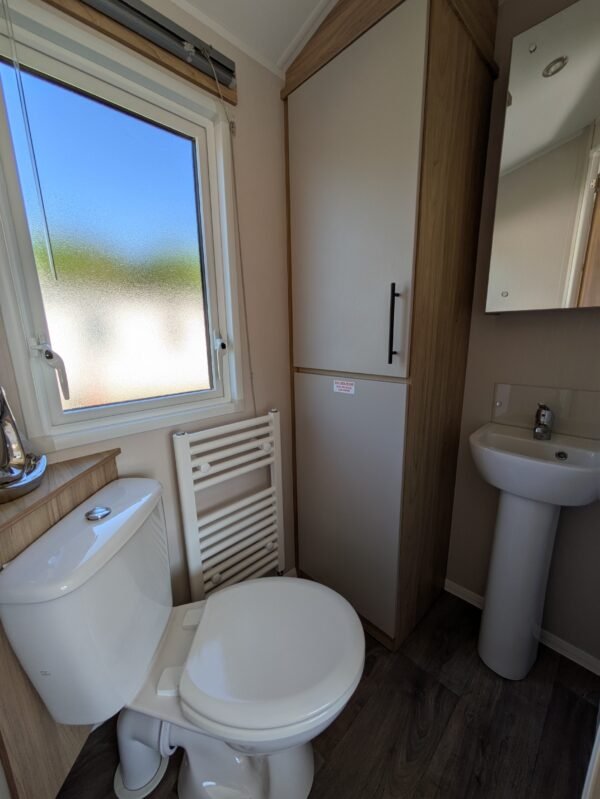 New Willerby Manor (38' x 12') - Image 7
