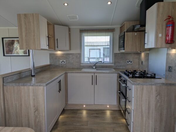 2021 Willerby Manor (38' x 12') - Image 7