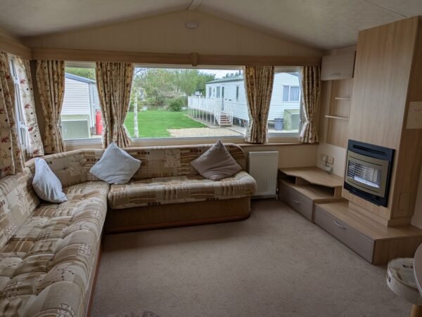 2011 Willerby Rio Gold (37' x 12') - Image 2
