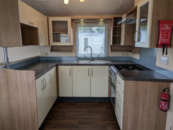 2011 Willerby Granada (38' x 12') - Image 5