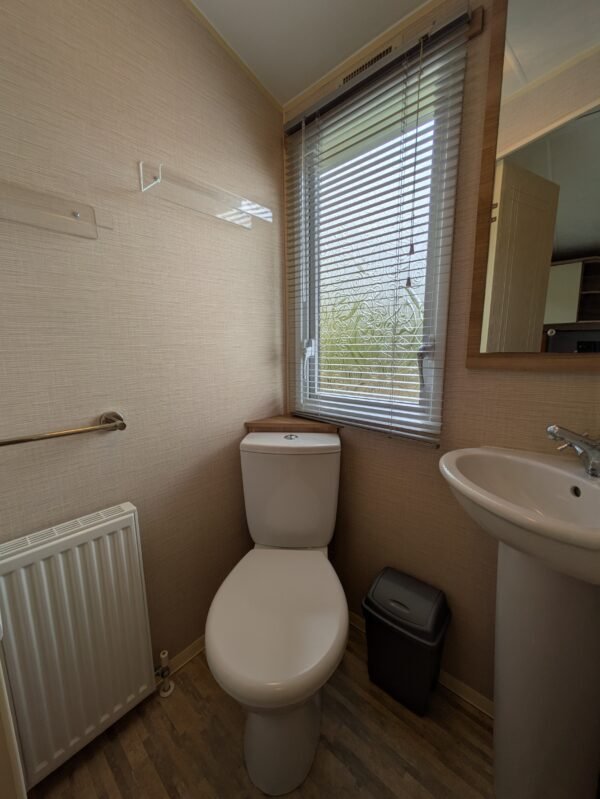 2011 Willerby Granada (38' x 12') - Image 8